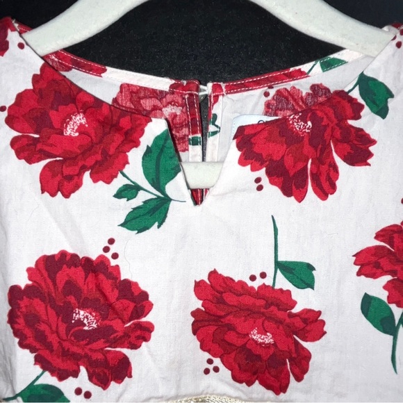 Crown & Ivy Kids top, 100% cotton,  white with bold red flowers, gold ribbon - Picture 3 of 13